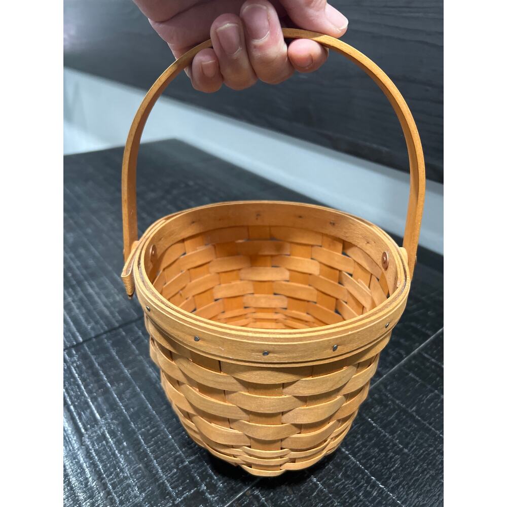 Vintage Longaberger small fruit Basket, Handwoven Dresden, Ohio USA - Picture 5 of 10